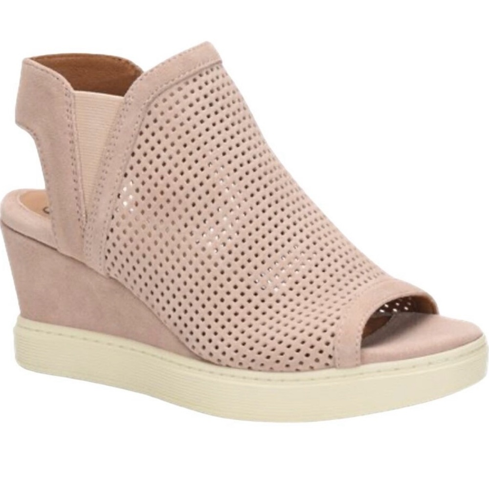 Sofft Pink Wedge Shoes with Elegant Design